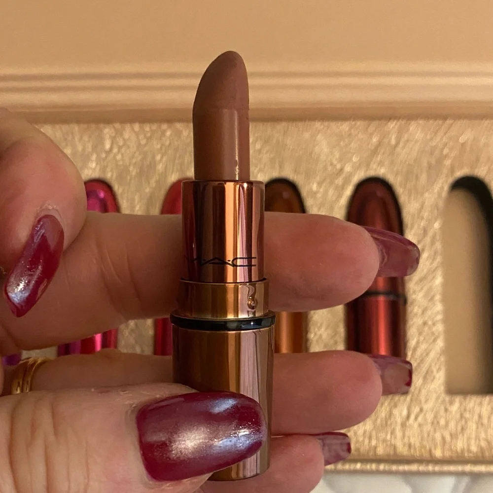 MAC Cosmetics Vibrant Lipstick Collection - Picture 10 of 12